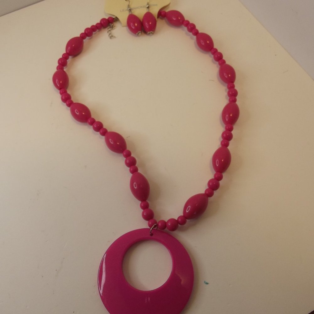 Vintage Style Plastic Bright PINK Necklace & Matching Earrings